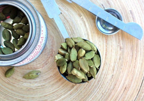 whole green cardamom