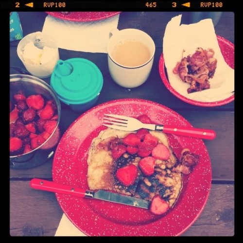 pancakes with strawberries