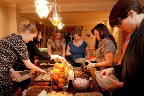 girls swapping