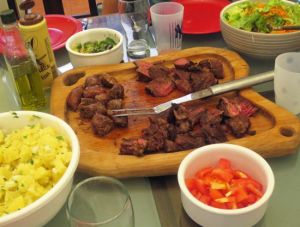 asado-meal-on-table