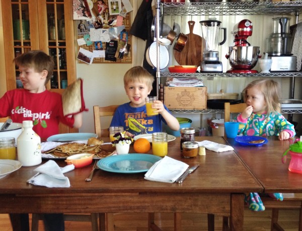 3 kids making breakfast
